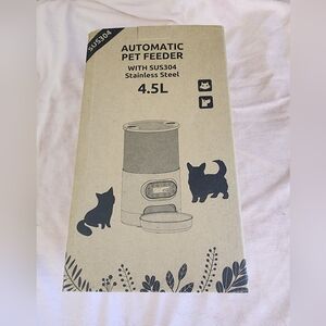 Stainless Steel 4.5L automatic pet feeder, new never used! Still in box